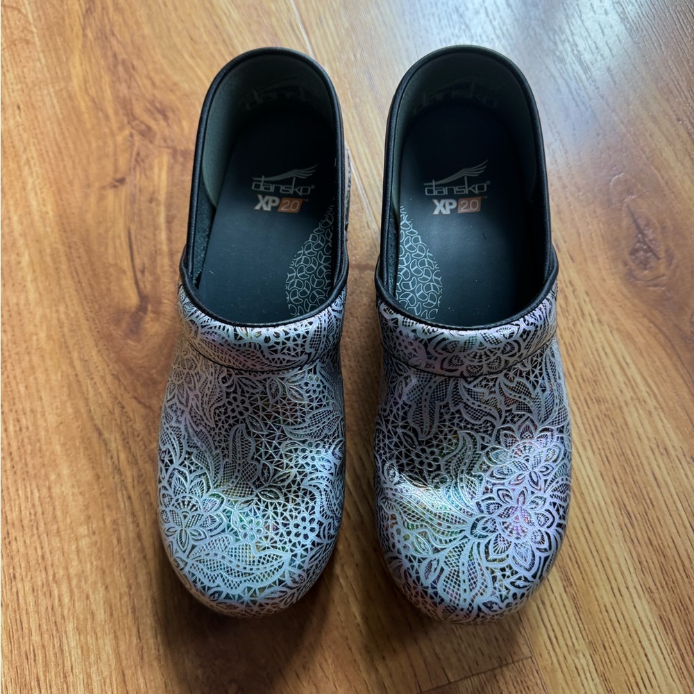 Dansko Women's Patterned Clogs - Black and Gray